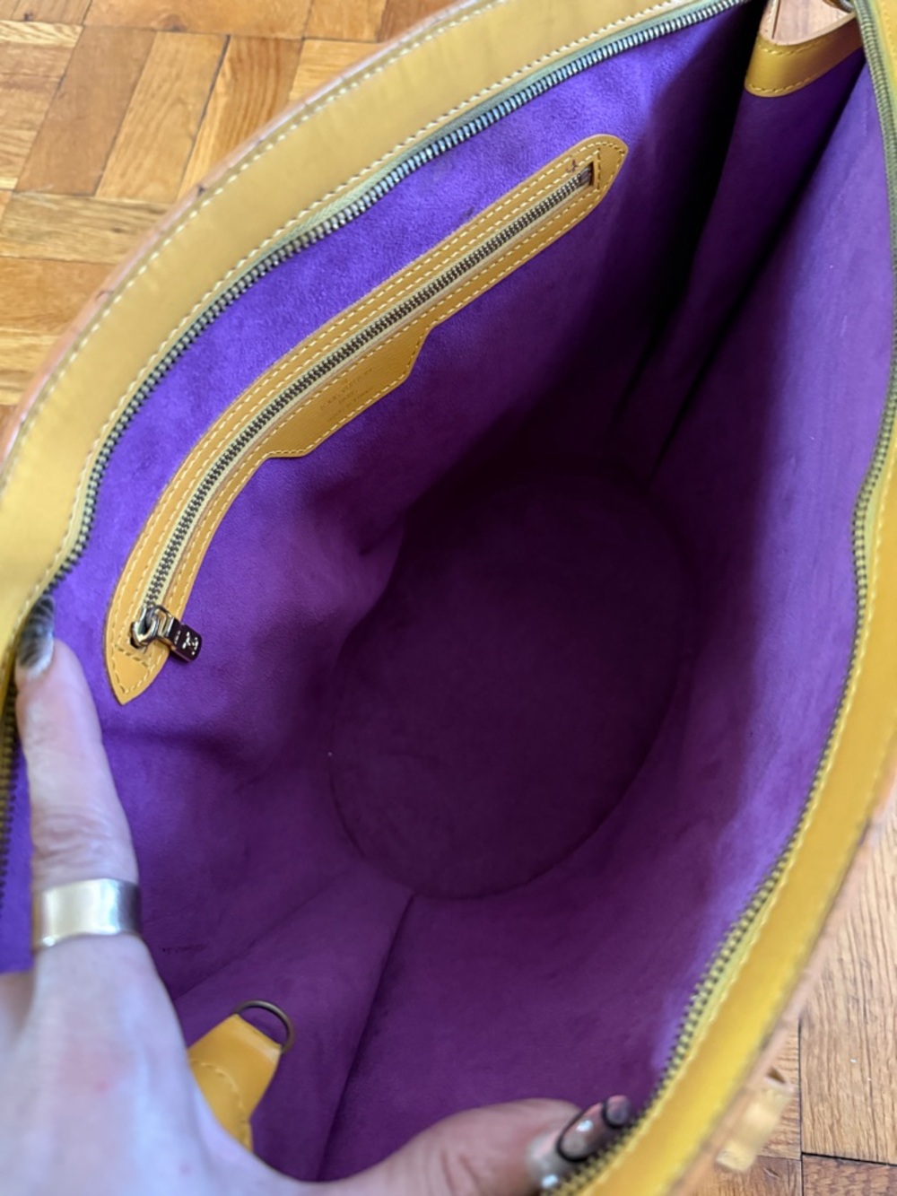 Yellow epi saint jacques Louis Vuitton bag - Picture 11 of 14